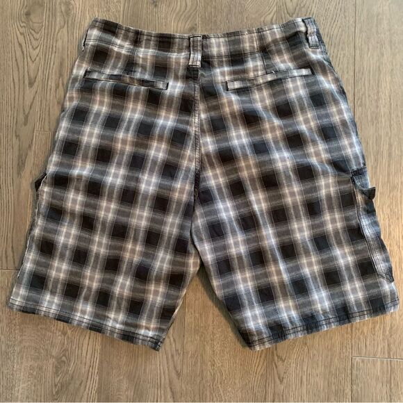 WRANGLER CARGO SHORTS MEN PLAID COTTON SPANDEX BLUE TAN WHITE RELAXED FIT. - Picture 2 of 12